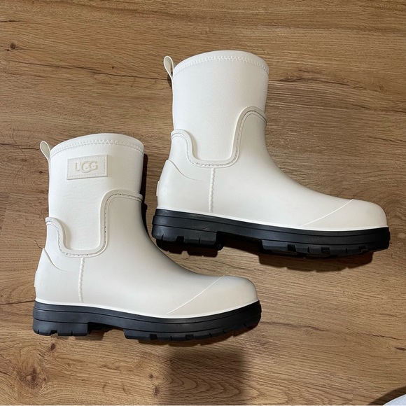 UGG® Women's Size 9 Droplet Mid Insulated Waterproof Boots in White - Picture 3 of 12